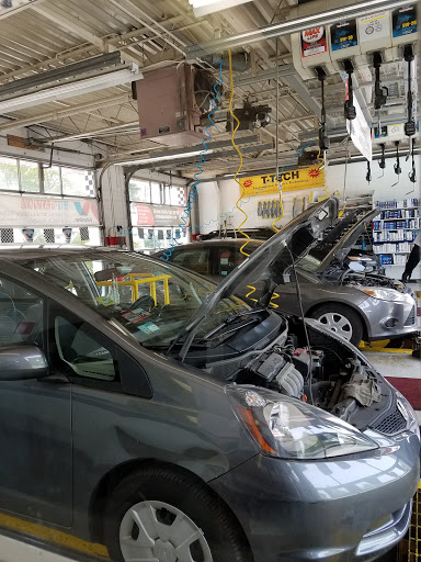 Oil Change Service «The Duke of Oil», reviews and photos, 698 Northwest Hwy, Mt Prospect, IL 60056, USA