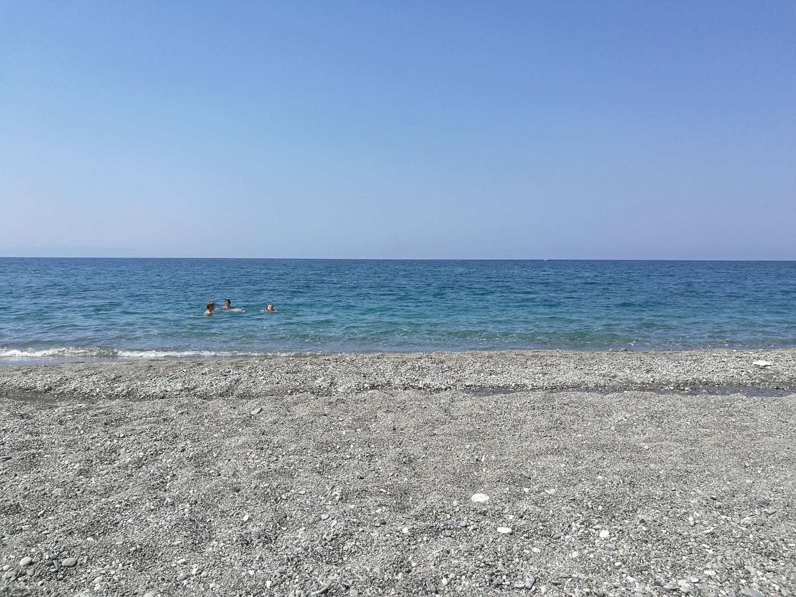 Fotografija Spiaggia Cafarone z modra voda površino