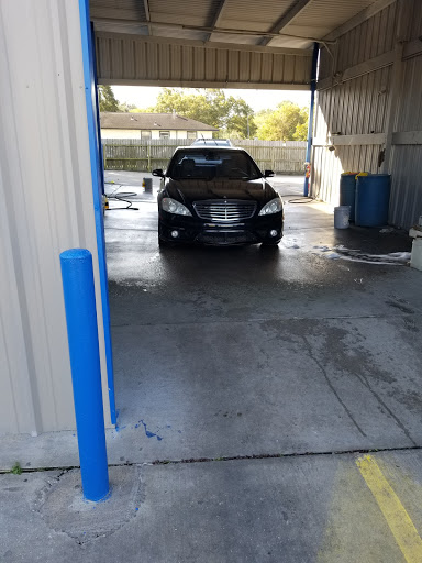 LP Deluxe Hand Carwash & Detail en La Porte