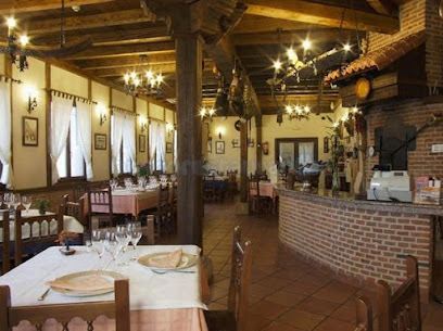 Restaurante Asador Los Chicos - Pl. Mayor, 6, 40219 Villaverde de Íscar, Segovia, Spain