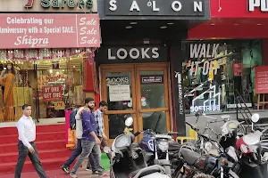 Looks Salon, Karol Bagh image