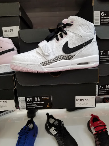 Shoe Store «WSS», reviews and photos, 104 W Foothill Blvd, Rialto, CA 92376, USA