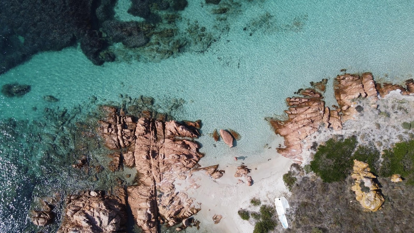 Photo de Sud di Isola Piana Beach - endroit populaire parmi les connaisseurs de la détente