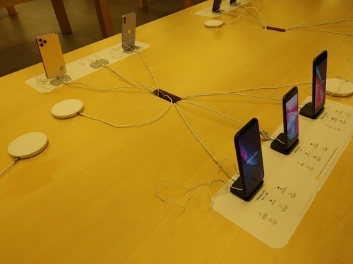 Computer Store «Apple Willow Grove Park», reviews and photos, 2500 W Moreland Rd, Willow Grove, PA 19090, USA