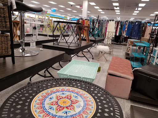 Clothing Store «Ross Dress for Less», reviews and photos, 1237 E Golf Rd, Schaumburg, IL 60173, USA