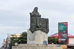 Monumen Ibu Fatmawati image