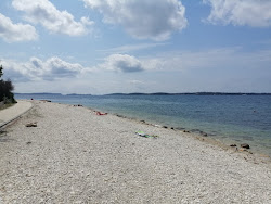 Foto von Pebble beach mit geräumige küstenlinie