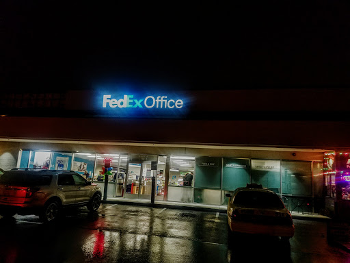 Print Shop «FedEx Office Print & Ship Center», reviews and photos, 3611 196th St SW #110, Lynnwood, WA 98036, USA