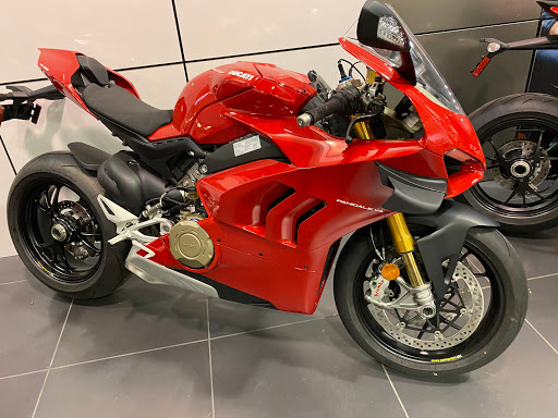 Motorcycle Dealer «BMW, Indian, and Slingshot Woodlands», reviews and photos, 198 Ed English Dr, Shenandoah, TX 77385, USA