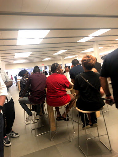 Computer Store «Apple Tysons Corner», reviews and photos, 1961 Chain Bridge Rd, McLean, VA 22102, USA