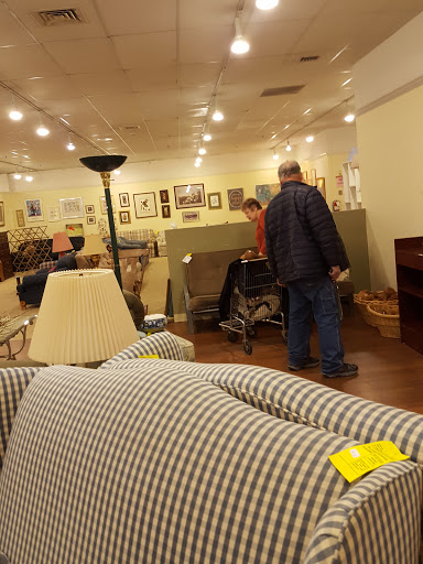 Thrift Store «Re-Uzit Shop of New Holland», reviews and photos, 707 W Main St, New Holland, PA 17557, USA