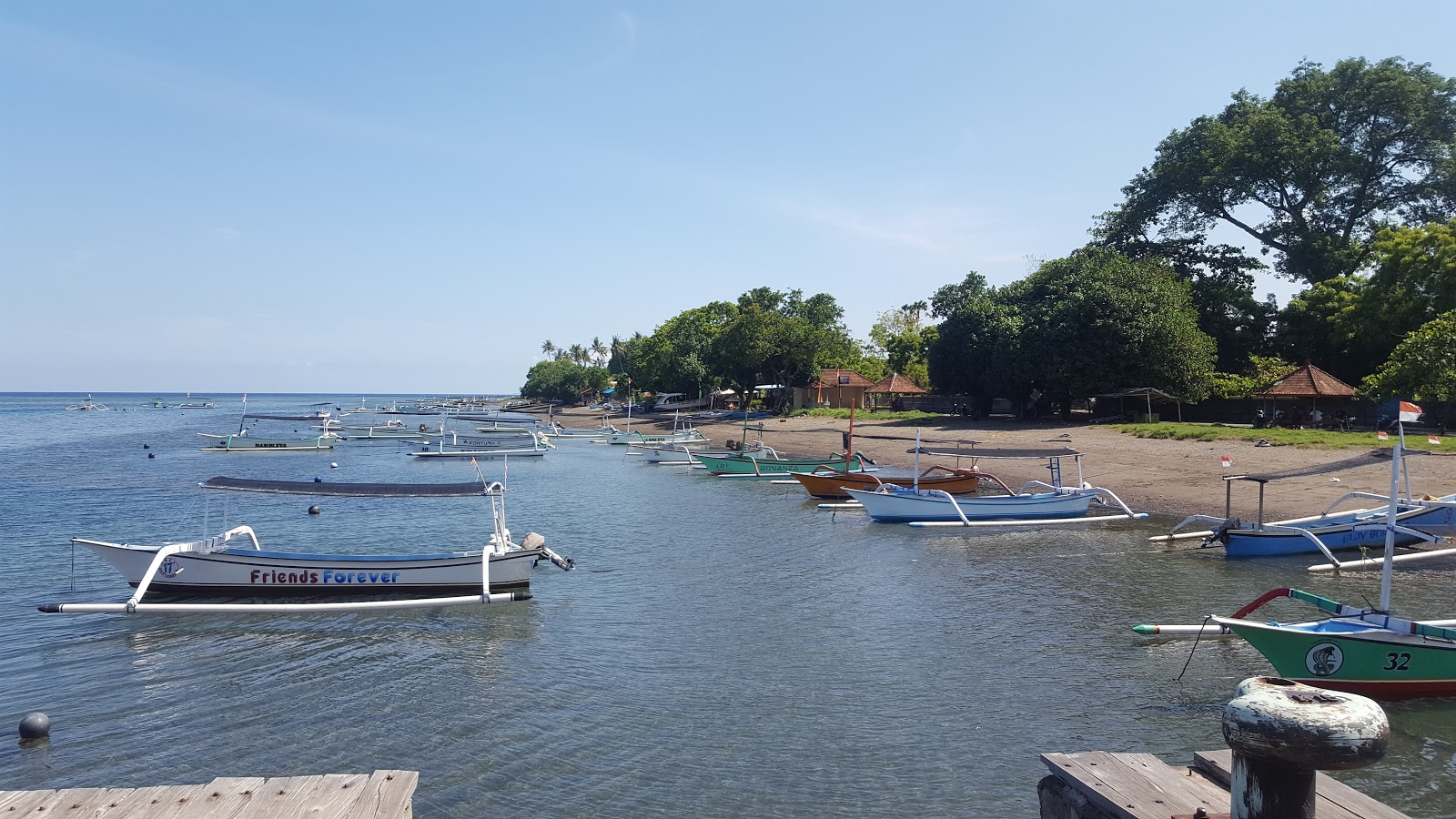 Fotografija Ganesha Beach z rjavi pesek površino