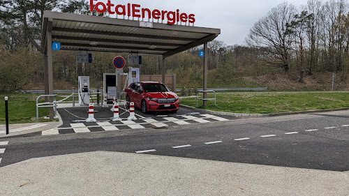 Electric Vehicle Charging Station à Keskastel