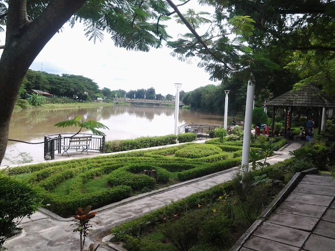 Taman Pinggiran Sungai Krueng Aceh