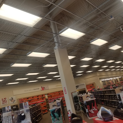 Shoe Store «Famous Footwear», reviews and photos, 1665 Olentangy River Rd, Columbus, OH 43212, USA