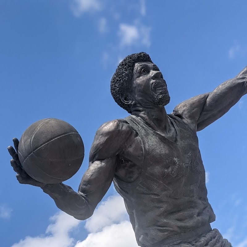 Magic Johnson Statue