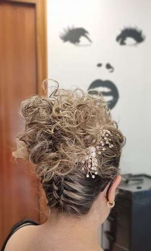 Peluquería Mixta Enredos en Mombuey, Zamora