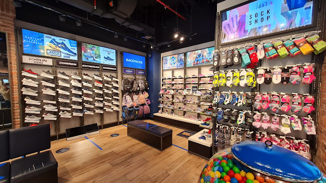 https://local.skechers.com/?utm_source=Google&utm_medium=Maps&utm_campaign=Google_Places