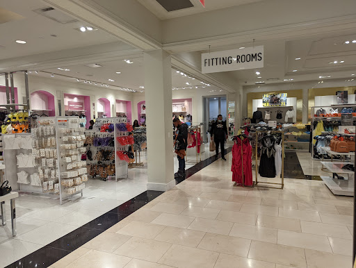 Clothing Store «Forever 21», reviews and photos, 1 Garden State Plaza Blvd, Paramus, NJ 07652, USA