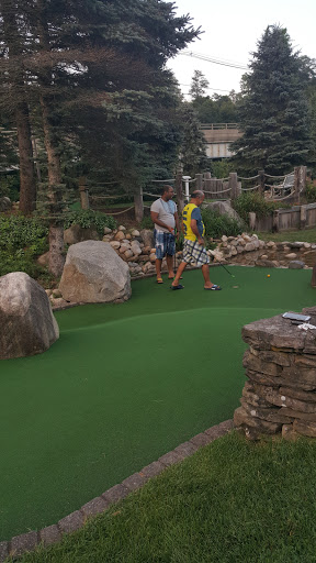 Golf Course «Riverfront Miniature Golf», reviews and photos, 218 River Rd, Unionville, CT 06085, USA