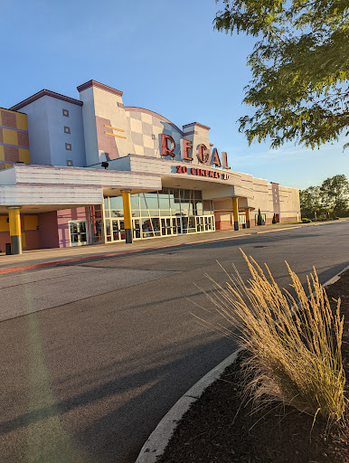Movie Theater «Regal Cinemas Cobblestone Square 20», reviews and photos, 5500 Cobblestone Rd, Elyria, OH 44035, USA
