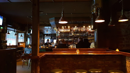 Irish Pub St. Michael (Arctic Vodka Oy) - Hallituskatu 13, 90100 Oulu, Finland
