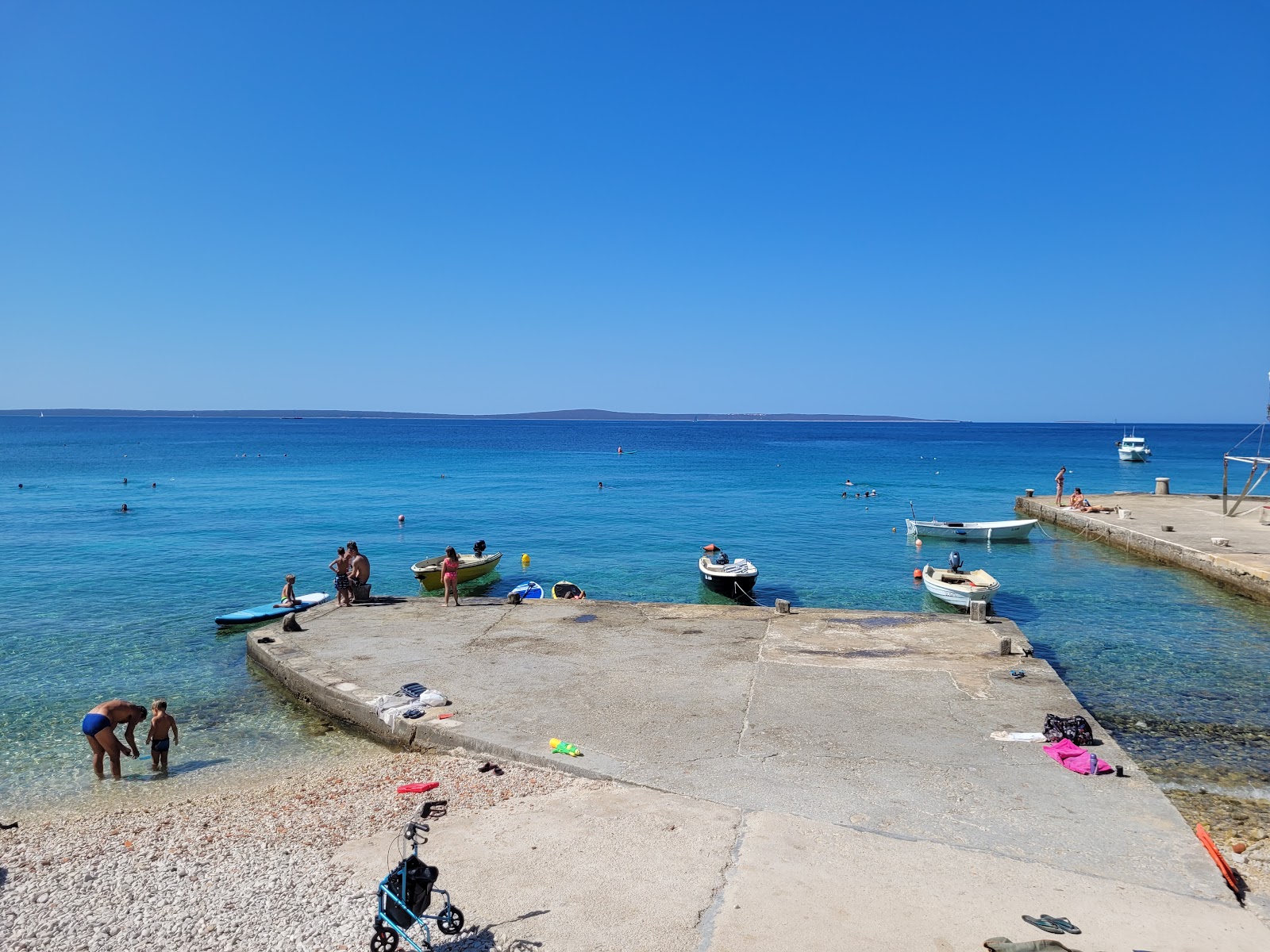 Plaza Tratica'in fotoğrafı geniş bir kıyı şeridi ile birlikte