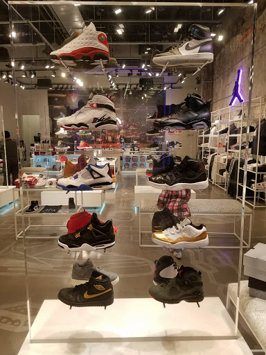 Shoe Store «Footaction», reviews and photos, 32 S State St, Chicago, IL 60603, USA