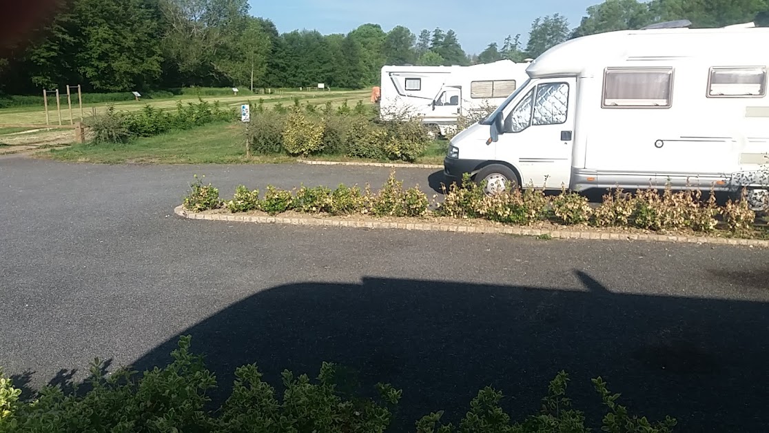 aire de services et stationnement camping car à Douchy-Montcorbon