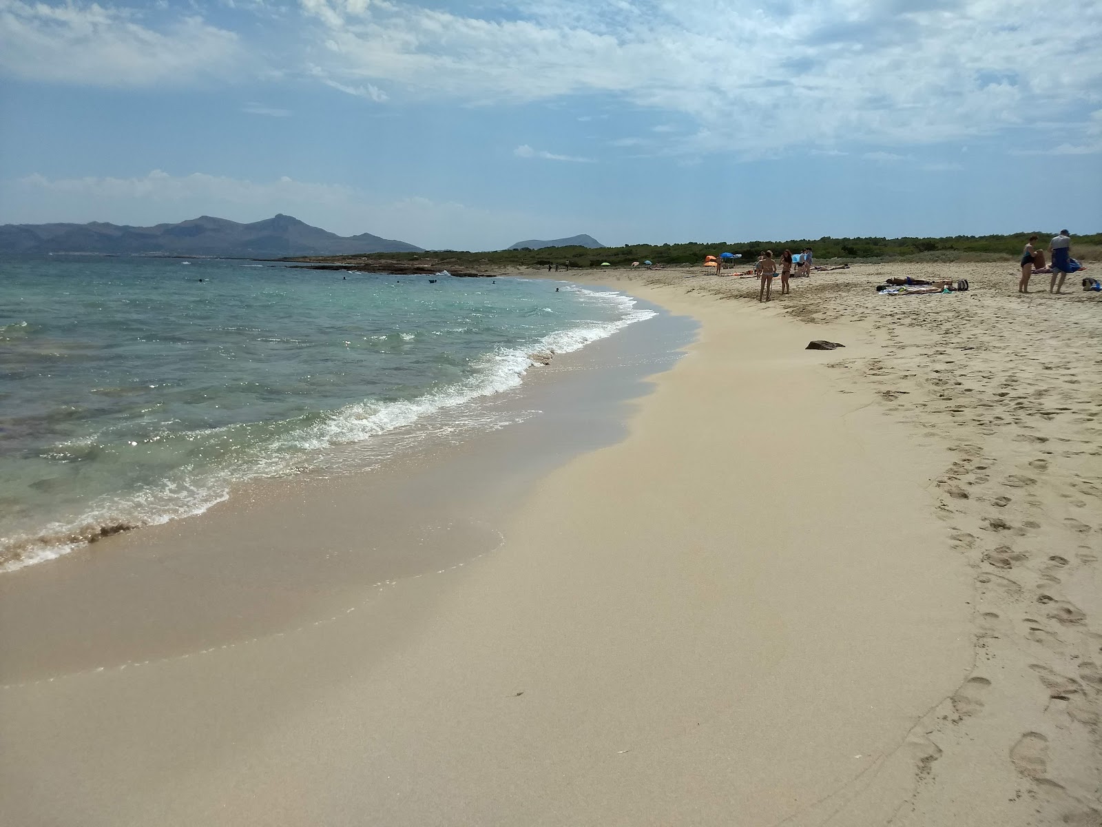 Fotografie cu Playa Na Patana cu o suprafață de apa pură turcoaz