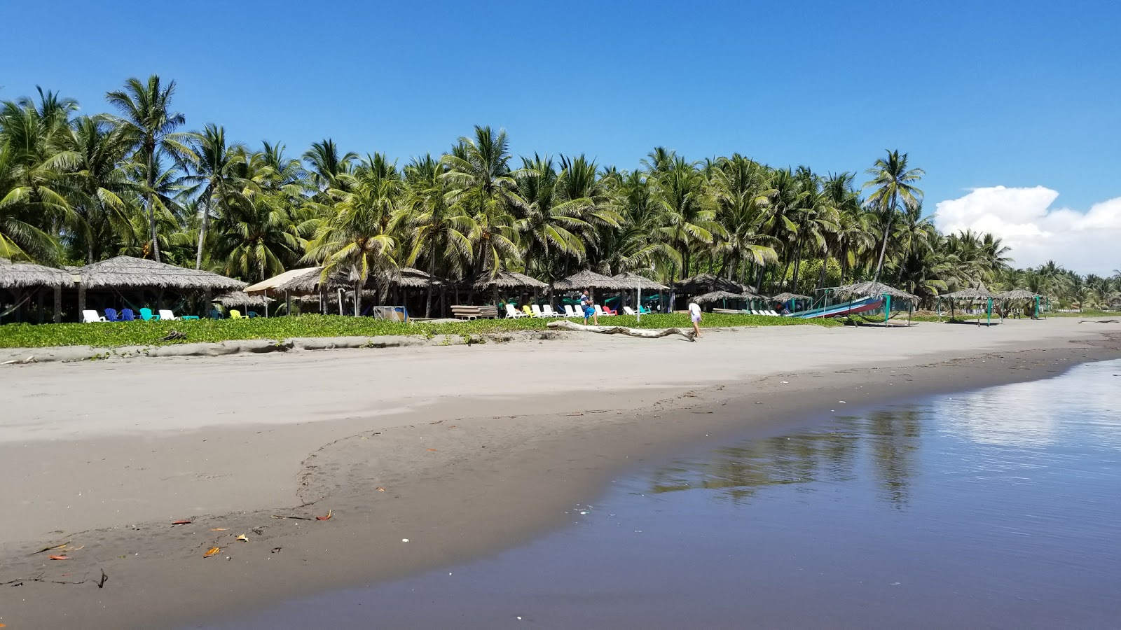 Foto van El Esteron beach met recht en lang