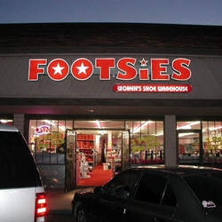 Footsies Shoe Warehouse, 1077 Baker St, Costa Mesa, CA 92626, USA, 