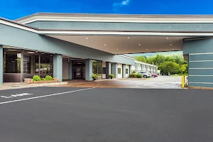 Quality Inn Oneonta Cooperstown Area image