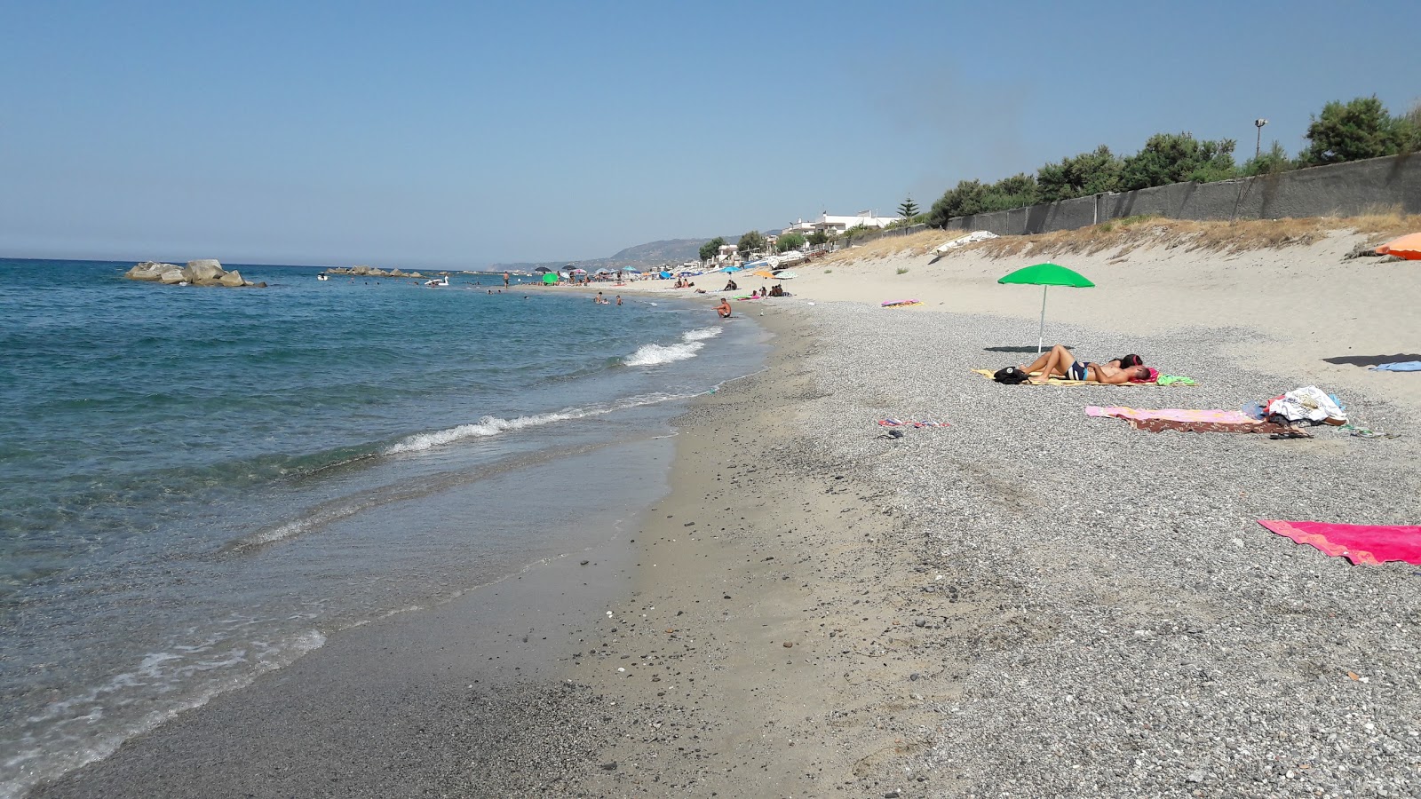 Fotografija Rometta Marea beach z svetel pesek površino