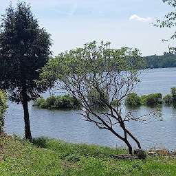 Photo n°10 de Lac de Chambon à Éguzon-Chantôme ()