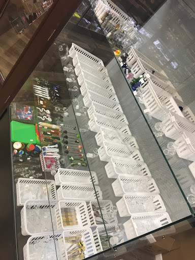 Tobacco Shop «Gravitate Smoke Shop», reviews and photos, 7345 E Shoeman Ln, Scottsdale, AZ 85251, USA