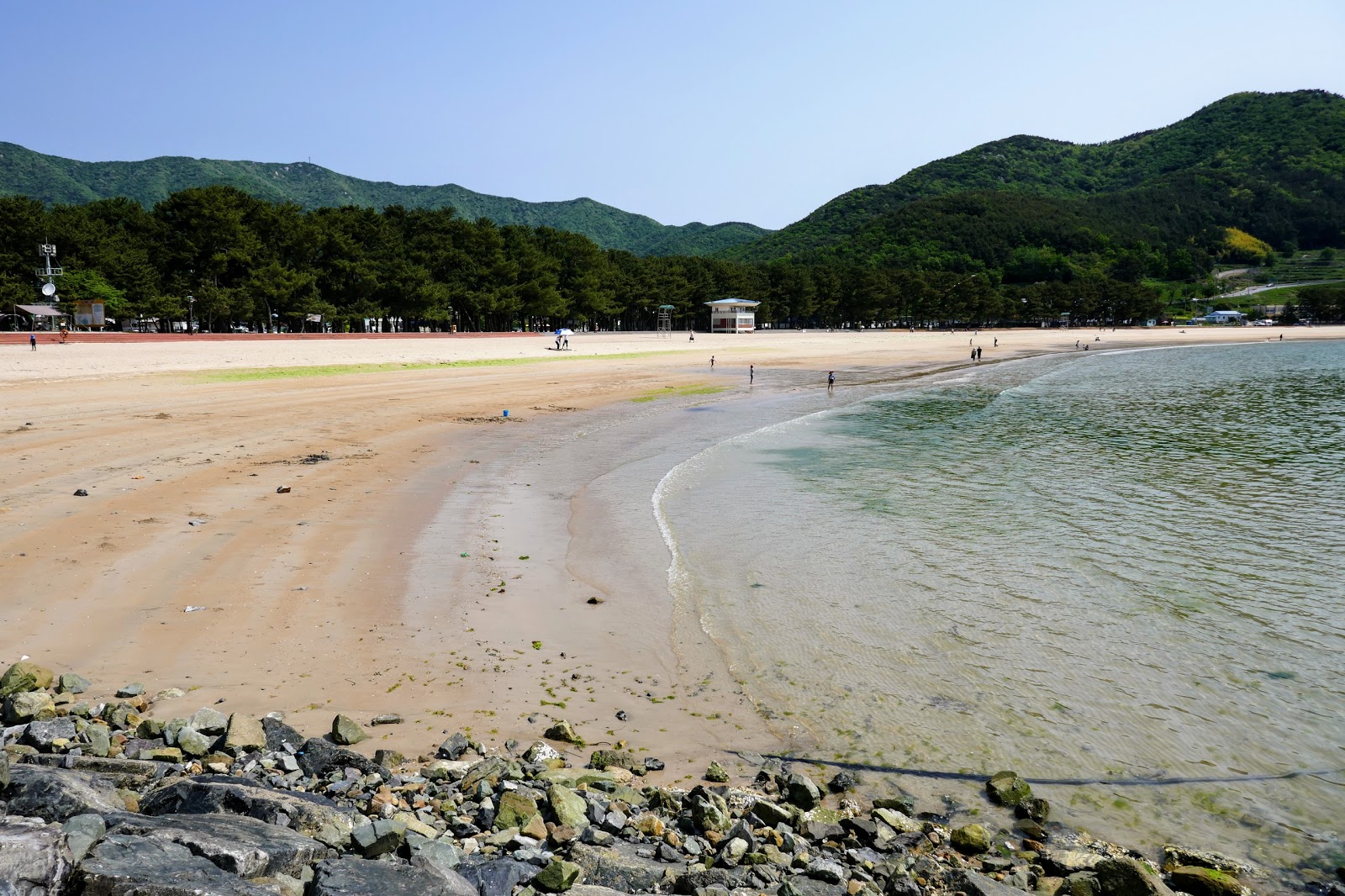 Φωτογραφία του Sangju Eun Sand Beach - συνιστάται για οικογένειες που ταξιδεύουν με παιδιά