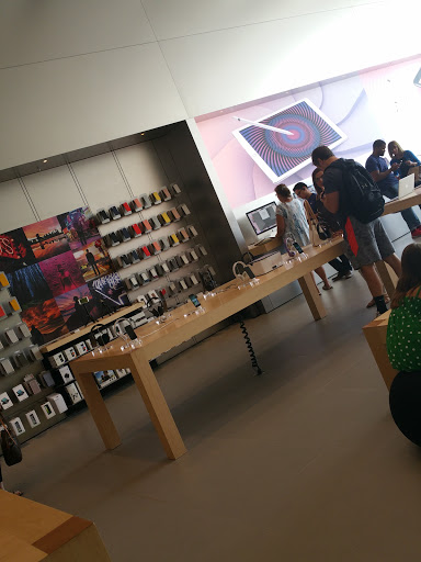 Computer Store «Apple Eton», reviews and photos, 28849 Chagrin Blvd, Woodmere, OH 44122, USA