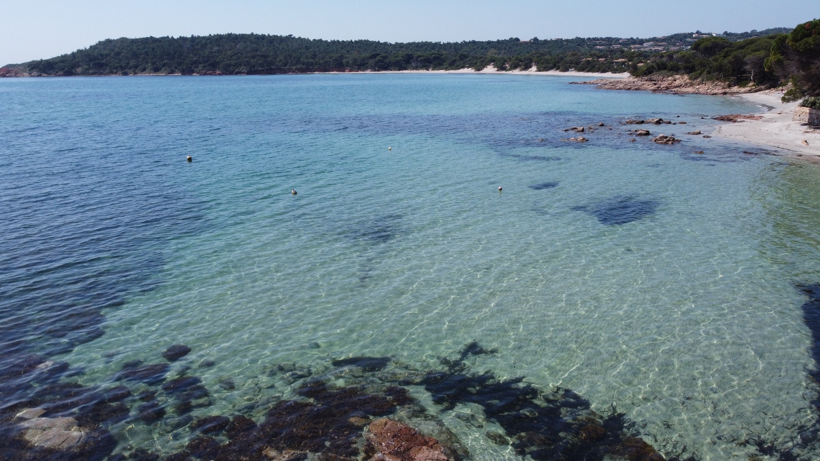 Foto de Plage de Capu Di Fora - lugar popular entre os apreciadores de relaxamento