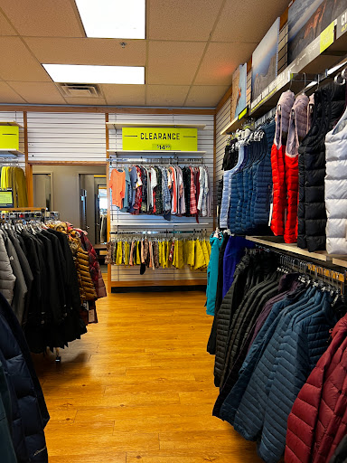 Clothing Store «Eddie Bauer Outlet», reviews and photos, 8130 Factory Shops Blvd, Jeffersonville, OH 43128, USA