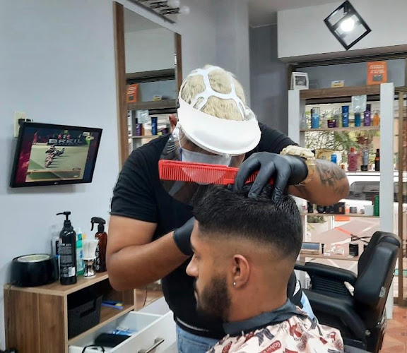Opiniones de D' Caballeros D' Damas Barbería Peluquería Spa en Guayaquil - Barbería