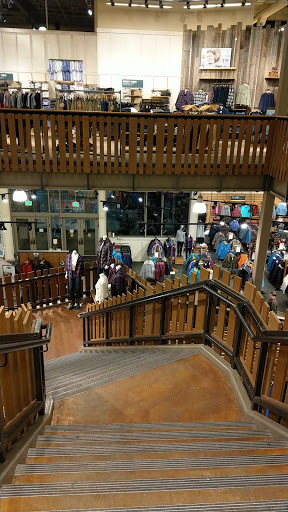 Clothing Store «L.L. Bean», reviews and photos, 1000 Ross Park Mall Dr, Pittsburgh, PA 15237, USA
