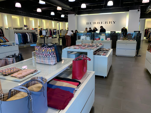 Clothing Store «Burberry Outlet», reviews and photos, 8200 Vineyard Dr, Orlando, FL 32821, USA