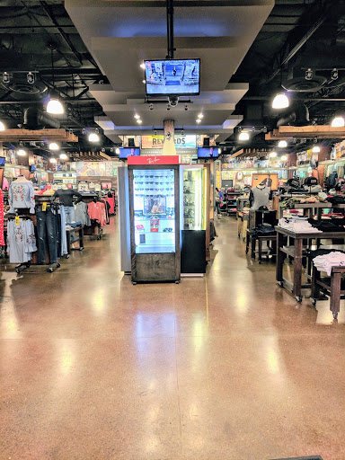 Clothing Store «Tillys», reviews and photos, 6581 N Riverside Dr, Fresno, CA 93722, USA