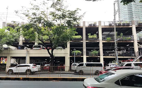 Paseo Steel Car Park image