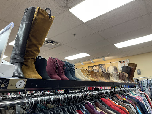 Used Clothing Store «Clothes Mentor Strongsville», reviews and photos, 15143 Pearl Rd, Strongsville, OH 44136, USA