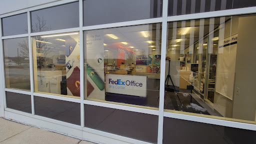 Shipping and Mailing Service «FedEx Office Ship Center», reviews and photos, 1315 W 22nd St #101, Oak Brook, IL 60523, USA