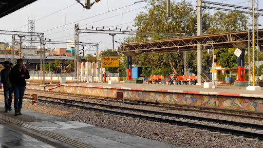 दिल्ली छावनी रेलवे आरक्षण काउंटर