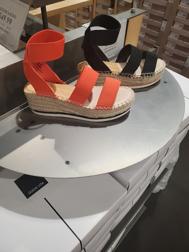 Shoe Store «DSW Designer Shoe Warehouse», reviews and photos, 12997 Fair Lakes Shopping Center, Fairfax, VA 22033, USA