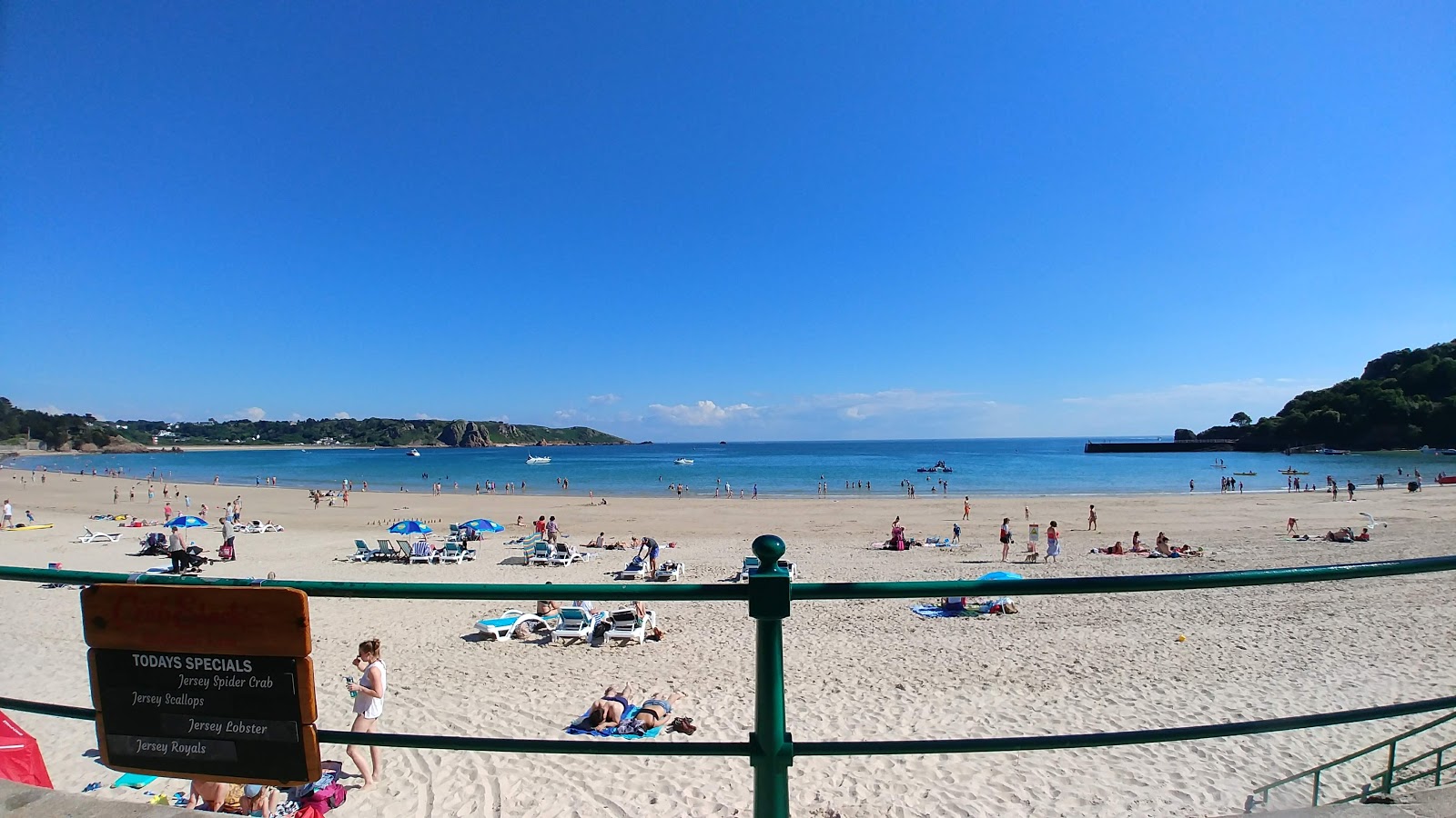 Foto van St Brelade's Bay voorzieningenruimte